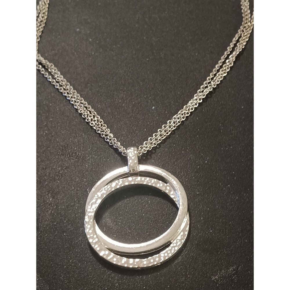 KR Silvertone Triple Strand Hammered Interlocking Double Circle Pendant Necklace - Picture 3 of 7